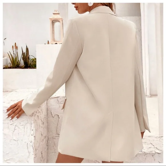 Made in Italy Hottest Trend Blazer with shoulder pads - Picture 2 of 3